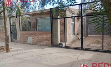 Vende Casa 2 dormitorios en Centenario -Barrio Sarmiento