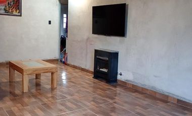 Vende Casa 2 dormitorios en Centenario -Barrio Sarmiento