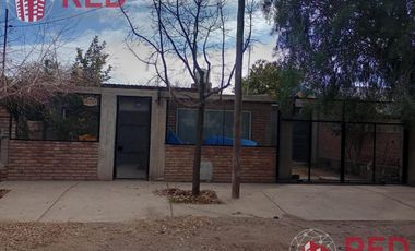Vende Casa 2 dormitorios en Centenario -Barrio Sarmiento