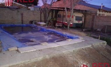 Vende Casa 2 dormitorios en Centenario -Barrio Sarmiento