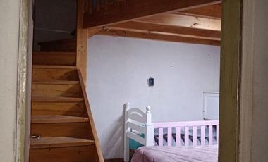 Vende Casa 2 dormitorios en Centenario -Barrio Sarmiento