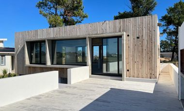 Casa en venta en Costa Esmeralda con fondo al polo