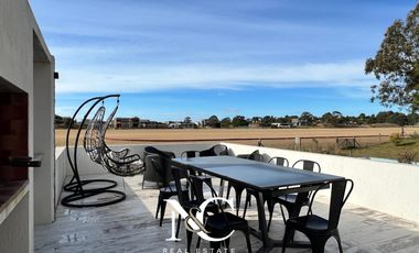 Casa en venta en Costa Esmeralda con fondo al polo