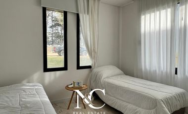 Casa en venta en Costa Esmeralda con fondo al polo