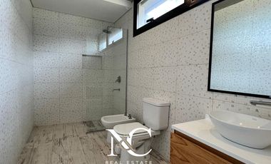 Casa en venta en Costa Esmeralda con fondo al polo