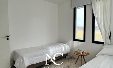 Casa en venta en Costa Esmeralda con fondo al polo