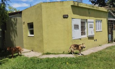 Casa en venta - 3 Dormitorios 1 Baño - Cochera - 215Mts2 - Mar del Plata