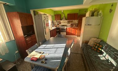 Casa en Venta con Excelente Lote!!! Alberto Grande 151, Luís Guillón.-