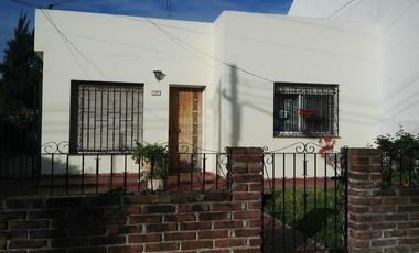 Casa en Venta con Excelente Lote!!! Alberto Grande 151, Luís Guillón.-