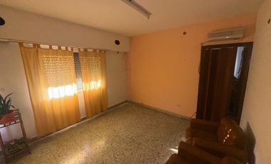 Casa en Venta con Excelente Lote!!! Alberto Grande 151, Luís Guillón.-
