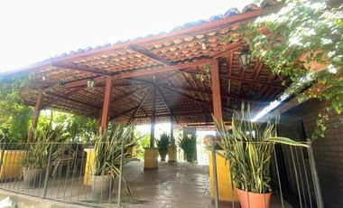 HOTEL EN VENTA SOBRE LA LAGUNA DE EN CAJITITLAN