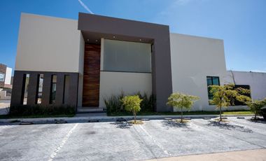 Venta Casa NUEVA  en Provenza 4 Recamaras