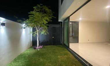 Venta Casa NUEVA  en Provenza 4 Recamaras