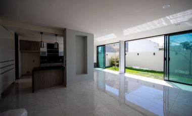 Venta Casa NUEVA  en Provenza 4 Recamaras