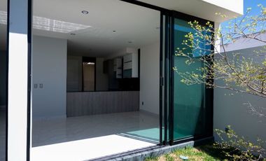 Venta Casa NUEVA  en Provenza 4 Recamaras