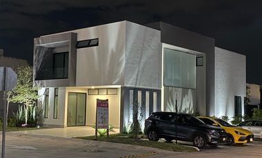 Venta Casa NUEVA  en Provenza 4 Recamaras