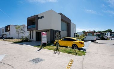 Venta Casa NUEVA  en Provenza 4 Recamaras