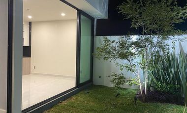 Venta Casa NUEVA  en Provenza 4 Recamaras