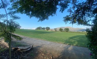 Terreno sobre el campo de golf