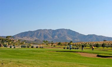 Terreno sobre el campo de golf