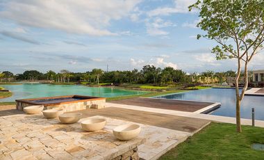 Terreno en Altozano Mérida, privada con Lagos y paisajismo