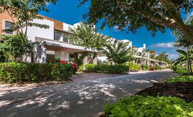 Terreno en Altozano Mérida, privada con Lagos y paisajismo