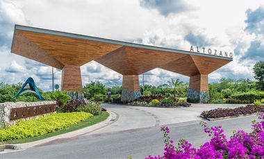 Terreno en Altozano Mérida, privada con Lagos y paisajismo