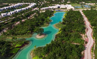 Terreno en Altozano Mérida, privada con Lagos y paisajismo
