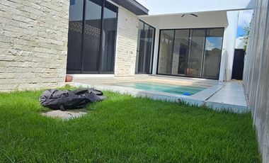 Renta 4 recámaras dentro de privada Entre Parques