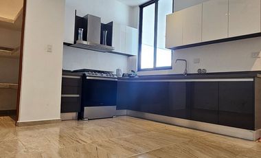 Renta 4 recámaras dentro de privada Entre Parques