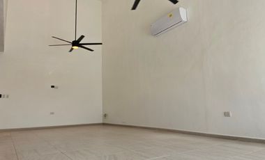 Renta 4 recámaras dentro de privada Entre Parques