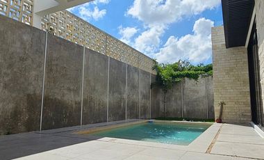 Renta 4 recámaras dentro de privada Entre Parques