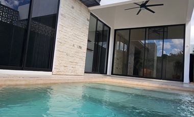 Renta 4 recámaras dentro de privada Entre Parques