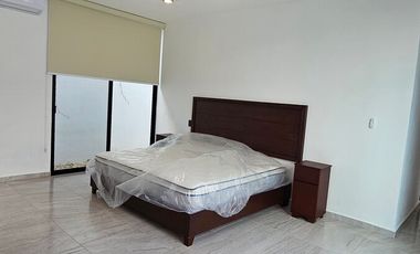 Renta amueblada| con paneles solares 4 recámaras dentro de privada Entre Parques