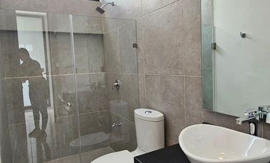 Renta amueblada| con paneles solares 4 recámaras dentro de privada Entre Parques