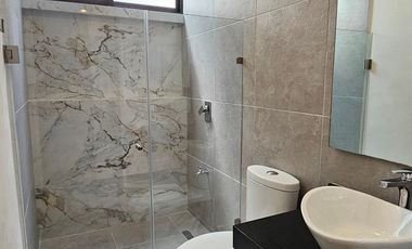 Renta amueblada| con paneles solares 4 recámaras dentro de privada Entre Parques