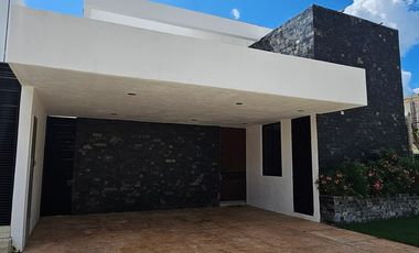 Renta amueblada| con paneles solares 4 recámaras dentro de privada Entre Parques