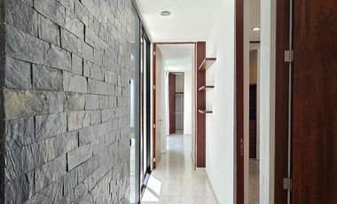 Renta amueblada| con paneles solares 4 recámaras dentro de privada Entre Parques