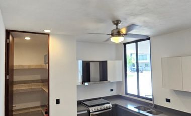 Renta amueblada| con paneles solares 4 recámaras dentro de privada Entre Parques