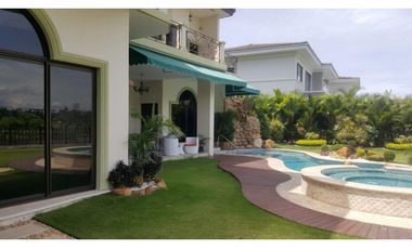 VENDO ESPECTACULAR CASA ISLAND STATE 1.550m2 EN SANTA MARIA