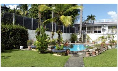 Vendo casa comercial en Altos del Golf