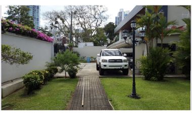 Vendo casa comercial en Altos del Golf