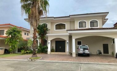 SE VENDE CASA  EN COSTA DE ESTE