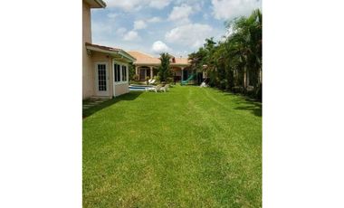 VENDO CASA EN COLINAS FUENTE DEL FRESNO EN CONDADO DEL REY