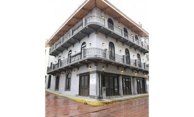 ALQUILO EN PLAZA COMERCIAL CASA FERAUD LOCAL EN CASCO VIEJO