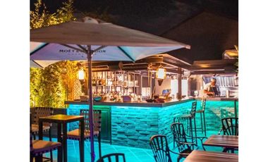 ALQUILO EN PLAZA COMERCIAL CASA FERAUD LOCAL EN CASCO VIEJO