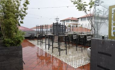 ALQUILO EN PLAZA COMERCIAL CASA FERAUD LOCAL EN CASCO VIEJO