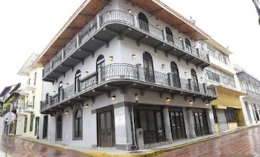 ALQUILO EN PLAZA COMERCIAL CASA FERAUD LOCAL EN CASCO VIEJO