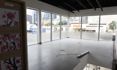 ALQUILO LOCAL EN PLAZA TRIHUMP (PLAZA URUGUAY)  BELLA VISTA