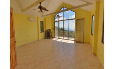 VENDO CASA DE TRES NIVELES EN ALTOS DEL MARIA PIMONTE